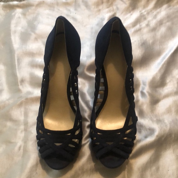 Nine West platform heels.  Navy Blue size 6.5. - Picture 2 of 4